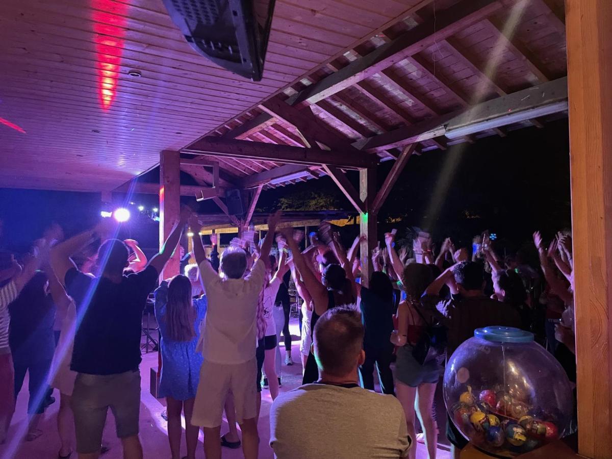 Camping Avec Piscine Et Riviere A Tournon Sur Rhone Ardeche Eksteriør billede